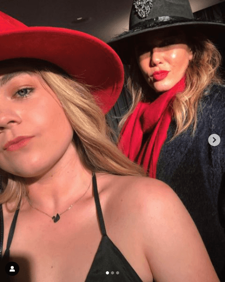 Por ejemplo, en octubre de 2019, posteó una serie de instantáneas junto a Sabine, en las que usuarios de Internet comentaron lo “lindas” que son.