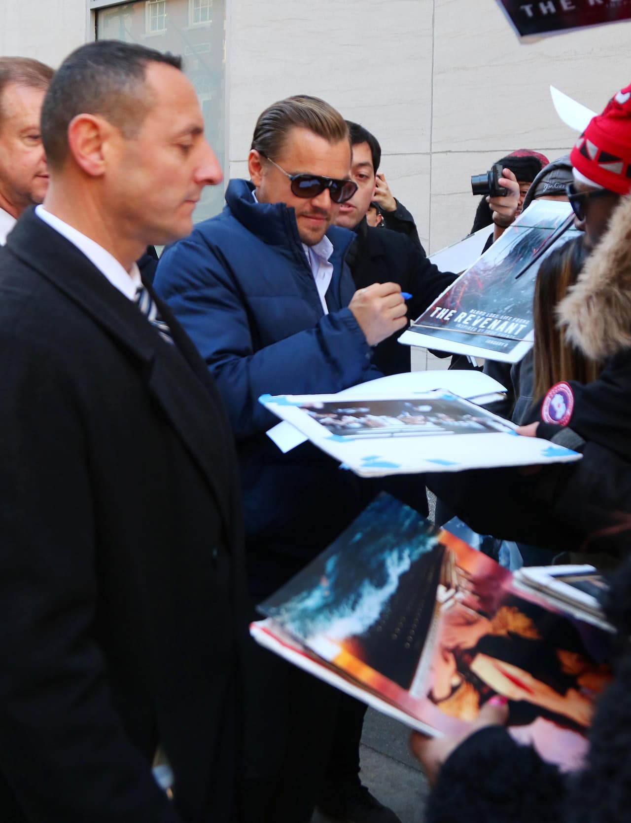 Sus guardaespaldas estuvieron junto a él para protegerlo.