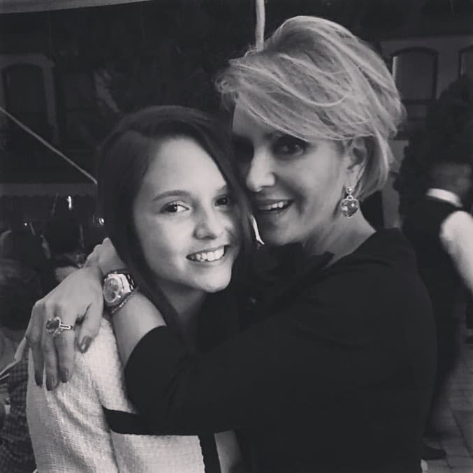 <b>Daniela Castro</b> ha sabido equilibrar su vida pública con la privada y ha mantenido a su familia al margen de su fama, es por eso que no suele meterse en escándalos ni involucrar a sus hijas con su carrera artística.