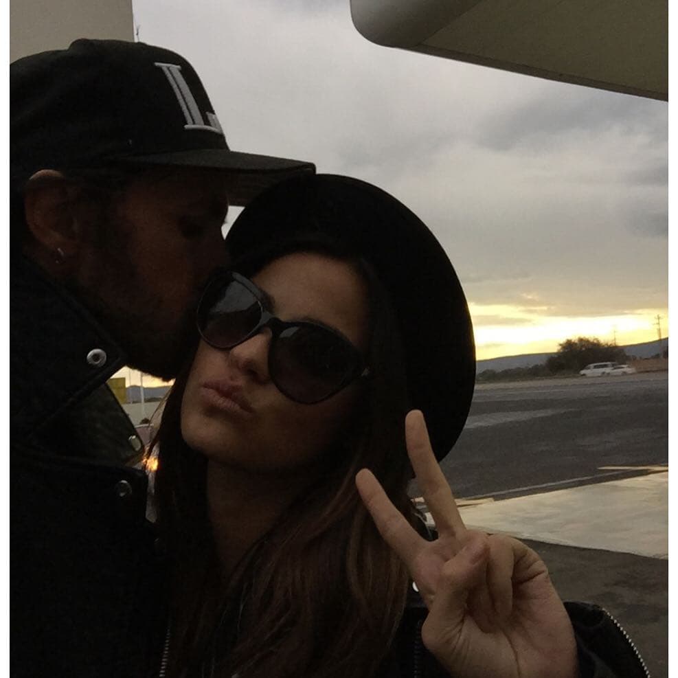 La pareja lleva cinco años juntos. Su historia de amor comenzó en 2012, se conocieron en Nueva York, cuando él produjo el primer álbum de la ex- RBD.