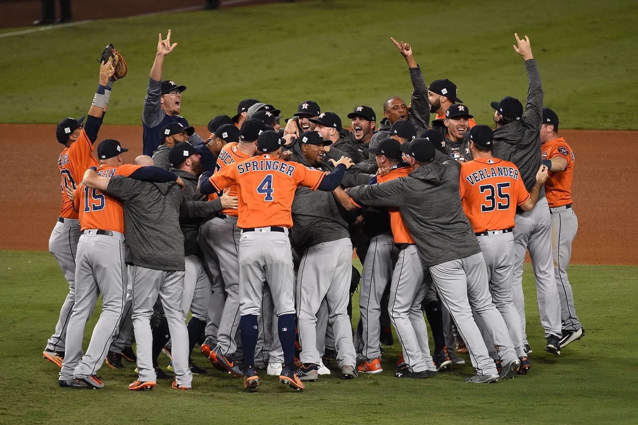 El verdadero festejo se dará cuando los Astros regresen a casa con su gente y su público. Houston Astros campeones de la Serie Mundial 2017.