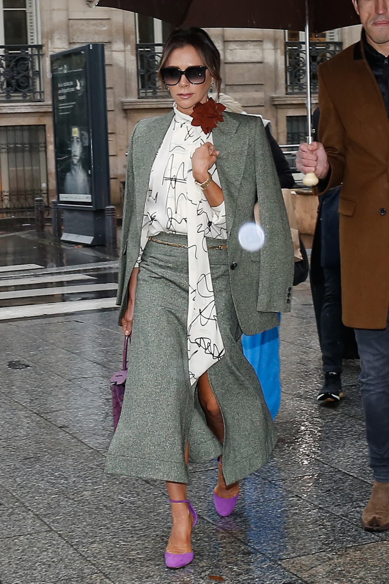 "Me ha tomado mucho, mucho tiempo el reconocer que a los 45 años, actualmente estoy bien. Trabajo duro, me veo bien, tengo cuatro hijos de quienes estoy increíblemente orgullosa, un marido maravilloso y me siento satisfecha", agregó.