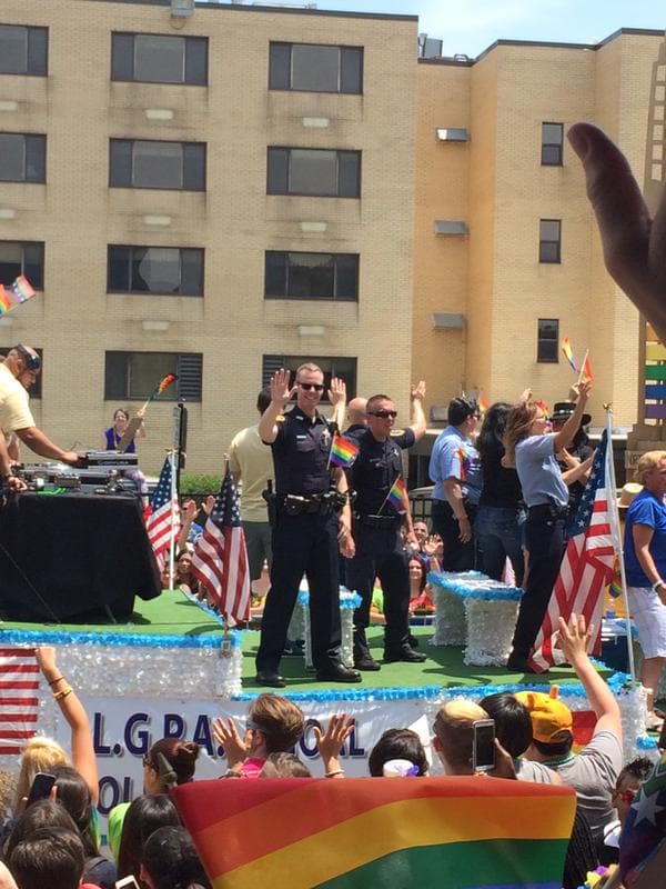 Cientos salieron a las calles de Chicago para celebrar el Orgullo Gay.