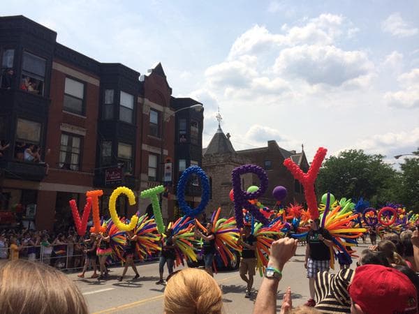 Cientos salieron a las calles de Chicago para celebrar el Orgullo Gay.