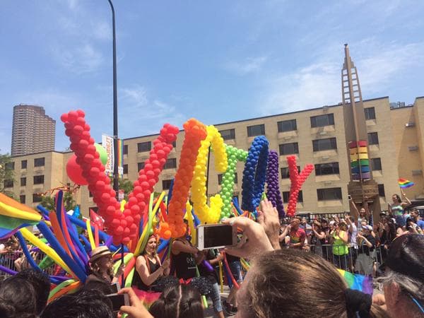 Cientos salieron a las calles de Chicago para celebrar el Orgullo Gay.