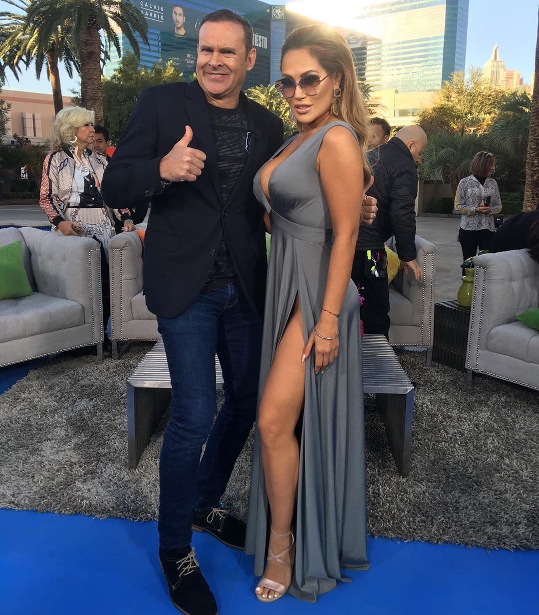Connie Peña, la doble de JLo, estuvo en el set desde donde transmitían para el show matutino y se tomó la foto con Alan Tacher.
