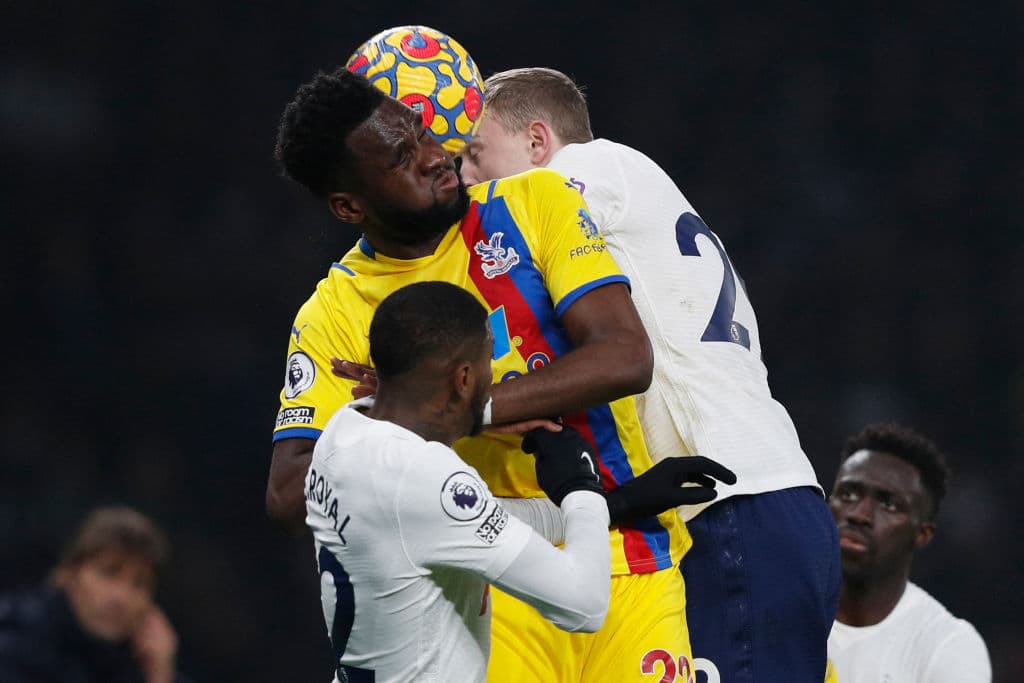 Manchester City goleo 6-3 al Leicester, Arsenal pasa por encima del Norwich City 3-0, Tottenham también golea 3-0 al Crystal Palace y el Southampton consigue apretada victoria de visita 2-3 sobre el West Ham United.