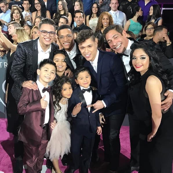 El #TeamPequeFlow conoció a los integrantes de MIX5, Brian, Chris Vanny, Taishmara, Danelly y Ario.