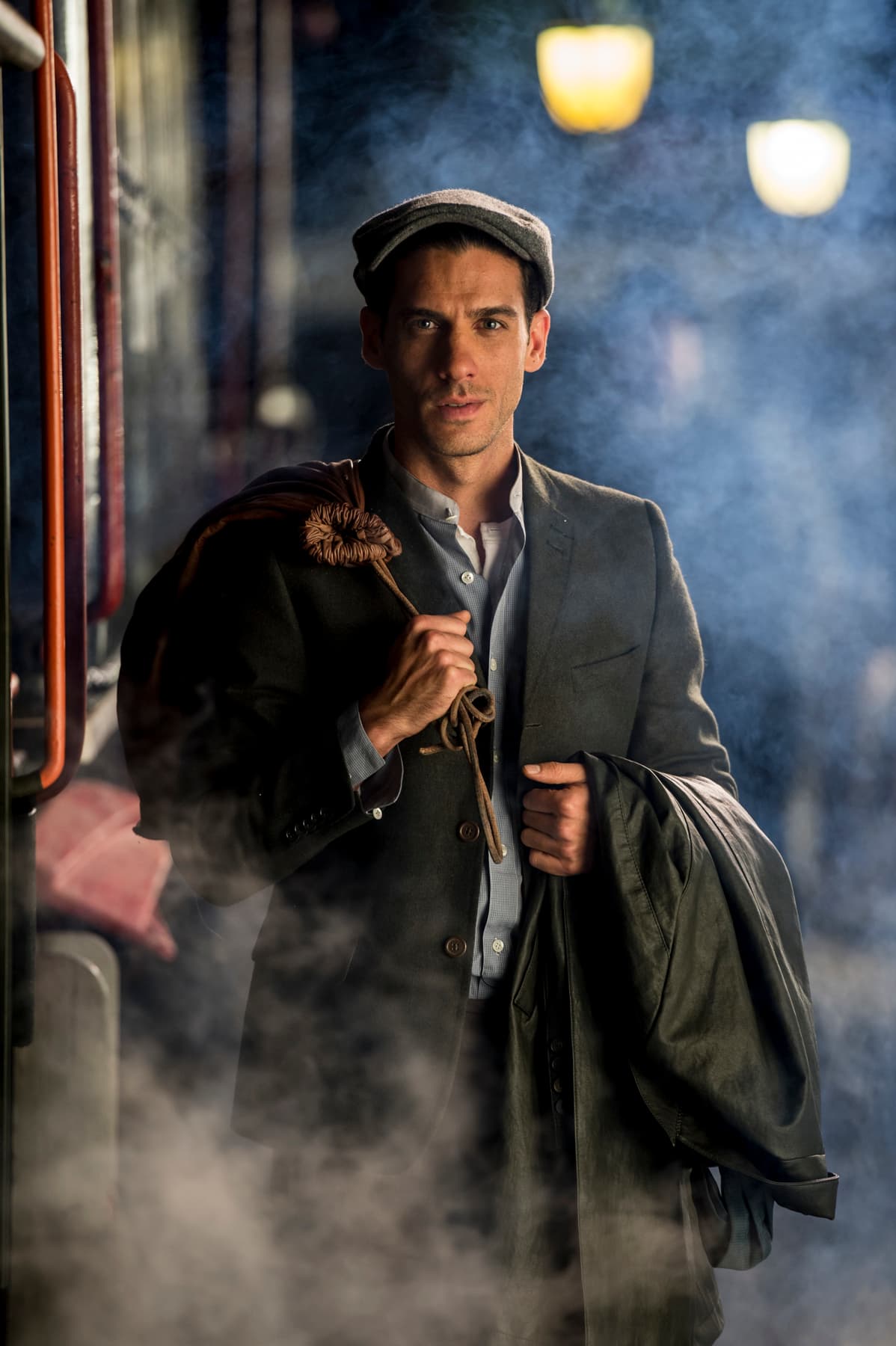 Cuando Julio bajó del tren en busca de su hermana desaparecida "Cristina", nunca imaginó lo que le esperaba.