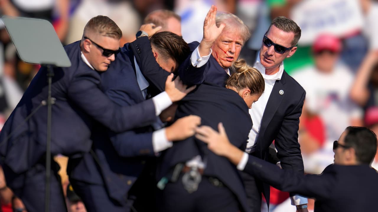 En imágenes: Así fue el momento del atentado contra Donald Trump durante un mitin en Pensilvania