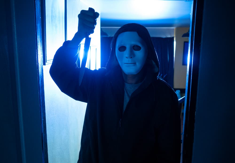 <b>CAPRICORNIO</b>
<br>Seamos realistas... Eres tan introvertido, calculador e inteligente que seguramente tú estás detrás de todo esto. O eres el asesino o eres el cómplice que hará que los demás caigan en sus redes. Y al final, ¡todo saldrá como lo habías planeado!