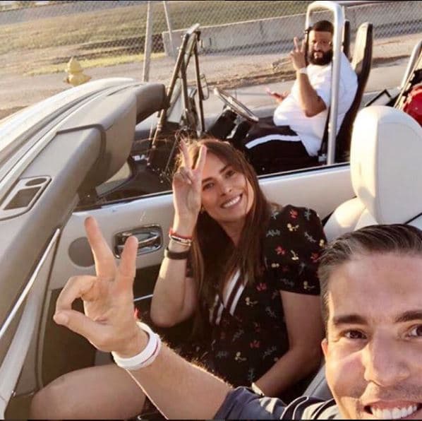 En enero de 2018 causó revuelo con la foto que publicó donde se ve paseando con su esposo abordo de un automóvil de la marca Rolls Royce, el cual tiene un costo de más de 400,000 dólares (8 millones de pesos). Para poner un alto a la falsa información que se propagó, la cual aseguraba que el empresario se lo había regalado a la conductora, Fernando reveló a través de Twitter que el automóvil era rentado.