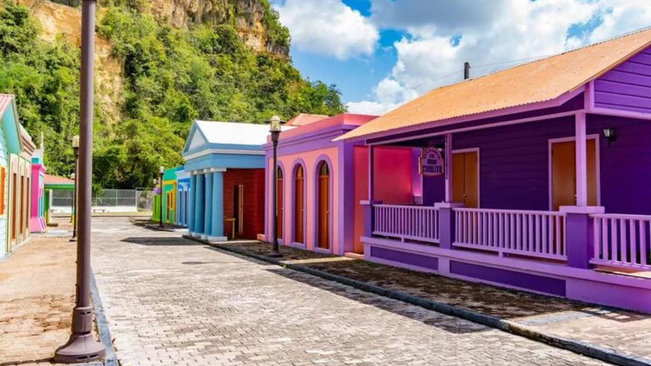 Con un tren sin rieles y un Dark Ride con efectos sensoriales, el parque está diseñado para ser accesible a personas de todas las edades y capacidades.