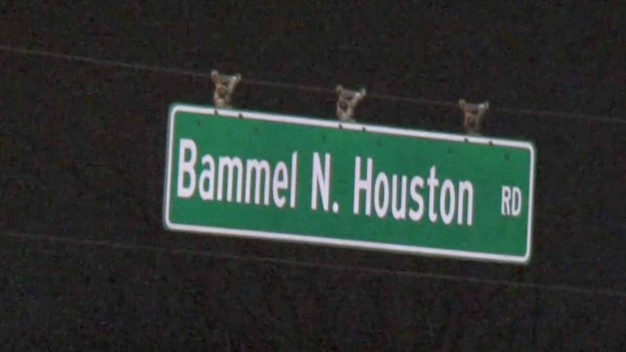 La discusión comenzó en el estacionamiento de Stop and Go ubicado en la cuadra 10300 de Bammel Lane.