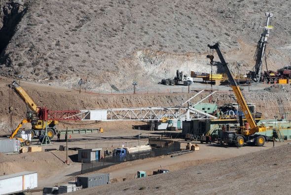 La máquina a cargo del segundo plan, una perforadora T-130, "lleva un avance de 368 metros", señaló Aguilar en rueda de prensa.
