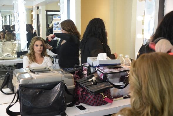 De cuando en cuando la cachamos ensayando en el espejo muy seria.