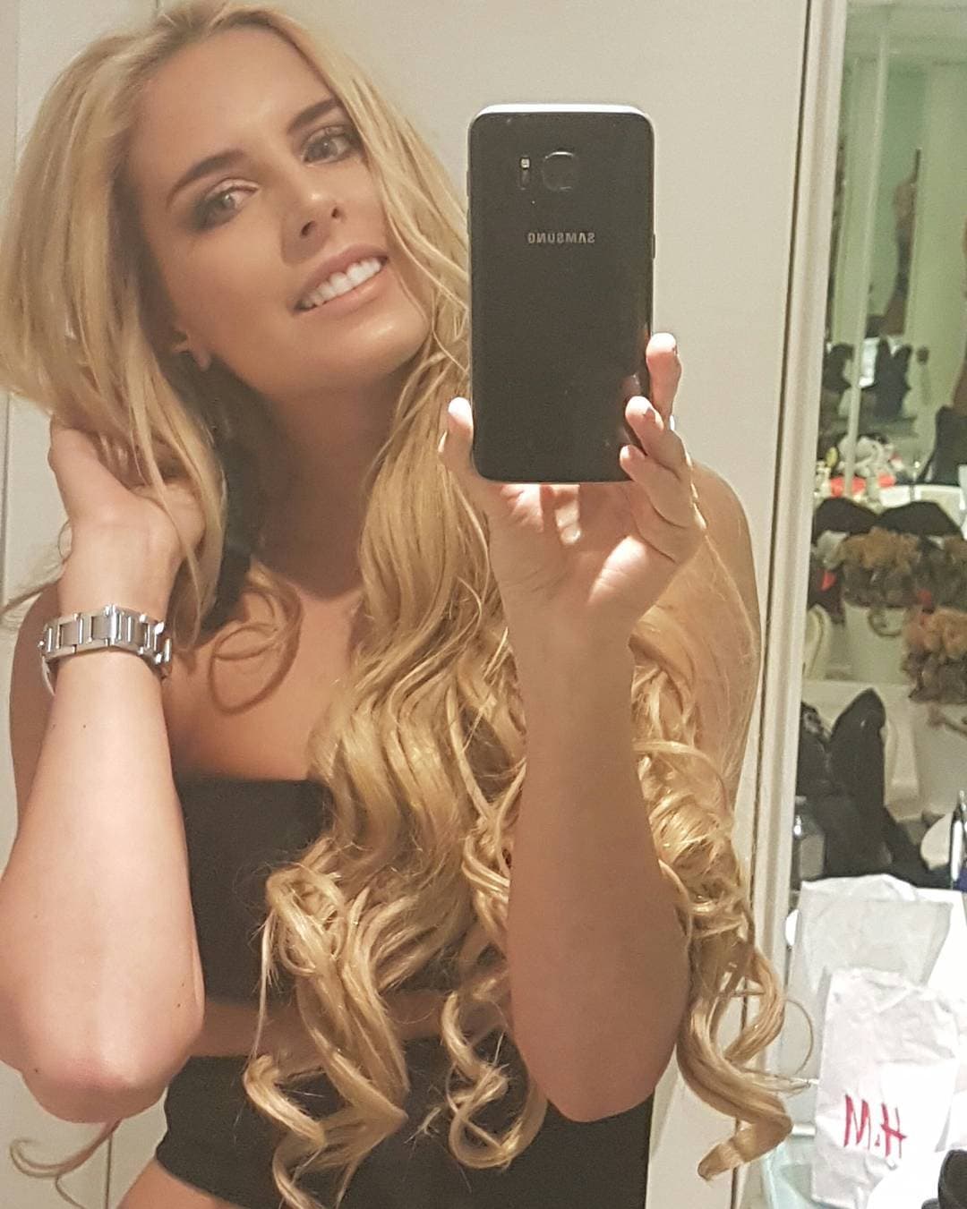 Y fue en ese mismo mes que la modelo potosina puso fin a las especulaciones y confirmó su relación con el político mexicano.