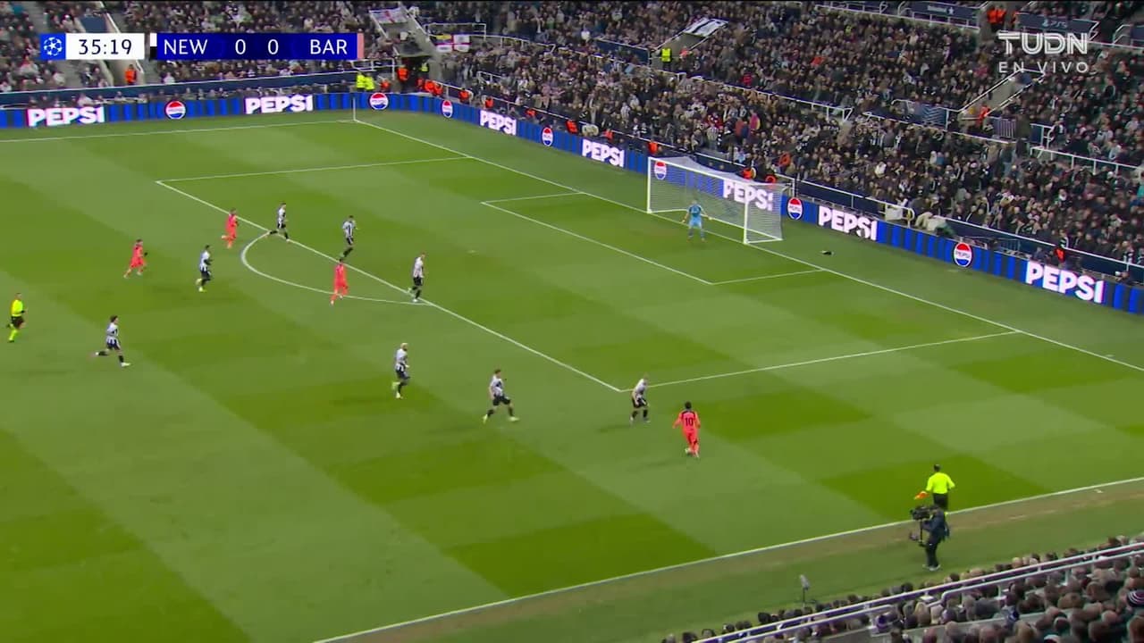 ¡TIRO ATAJADO! disparo por Fermín López.