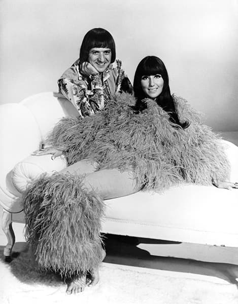 En sus inicios ya se destacaba por sus originales trajes y su larga y negra cabellera, y claro, siempre junto a su amado Sonny.