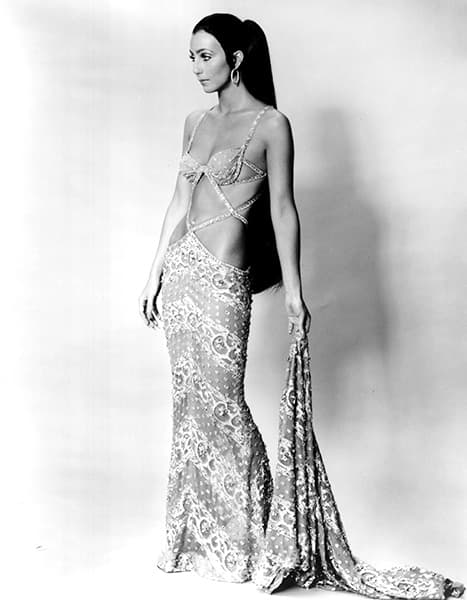 Cher tenía un cuerpazo y no tenía miedo de lucir su figura con los atuendos más arriesgados y originales.