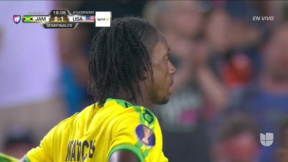 Tiro desviado de Darren Mattocks