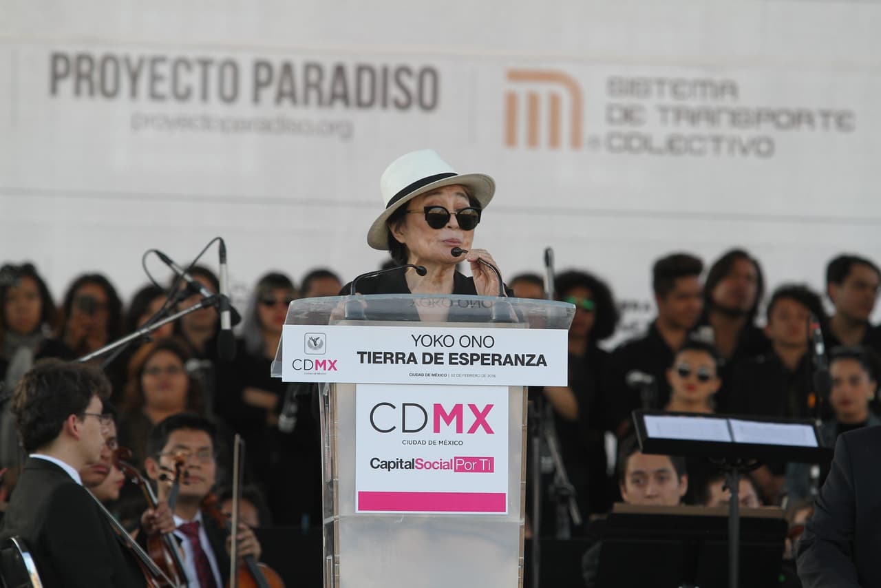 Uno de los primeros reportes de los medios internacionales apuntaban a que la viuda de John Lennon fue internada debido a un problema cerebrovascular.