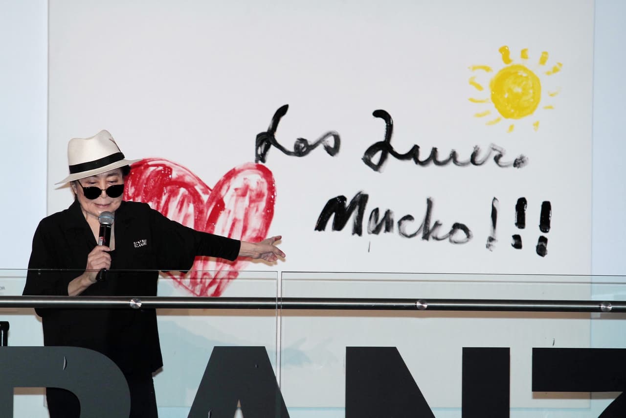 Yoko Ono ya está de regreso en su casa después de haber sido hospitalizada el fin de semana en Nueva York.