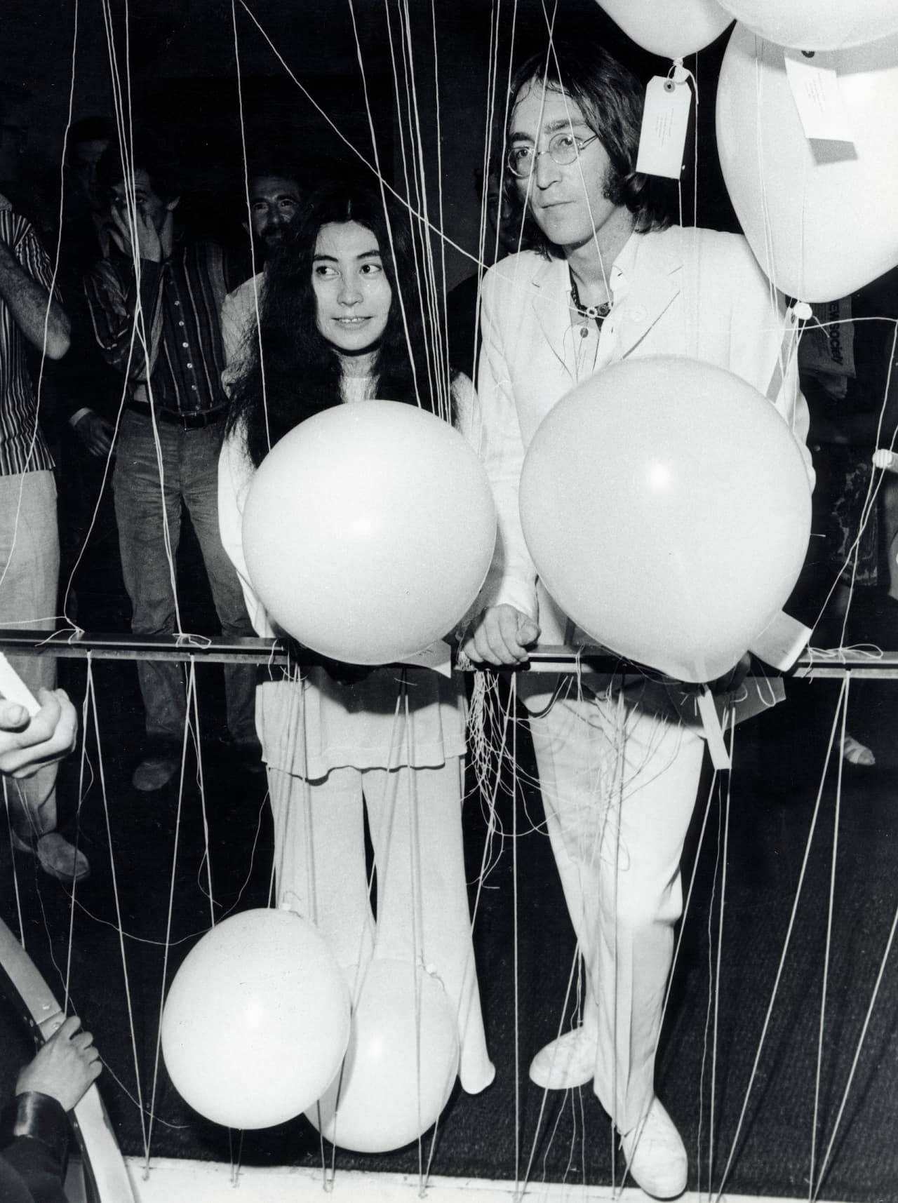 Ellos no se conocieron del modo convencional, porque ellos nunca fueron ordinarios.