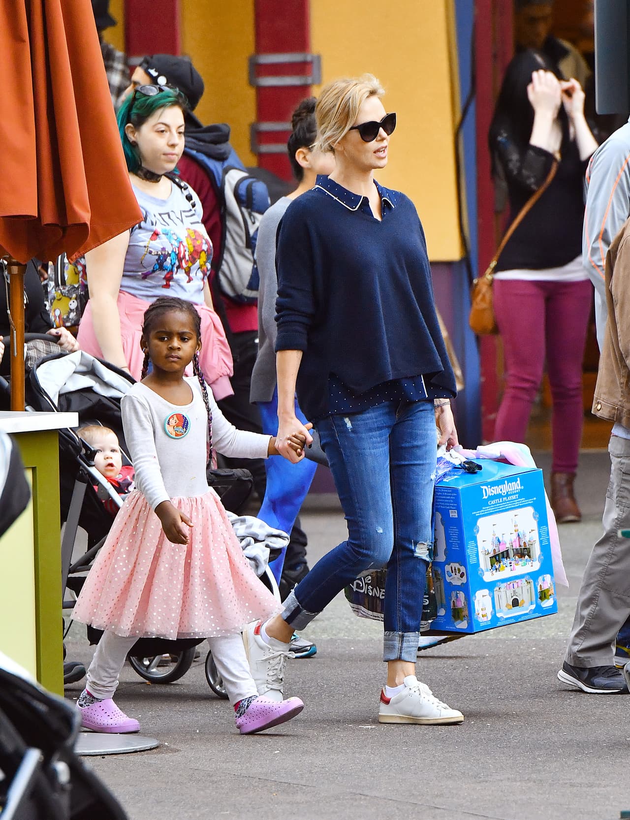 ¡Les fue bien a los chicos porque salieron con muchos regalos y compras!