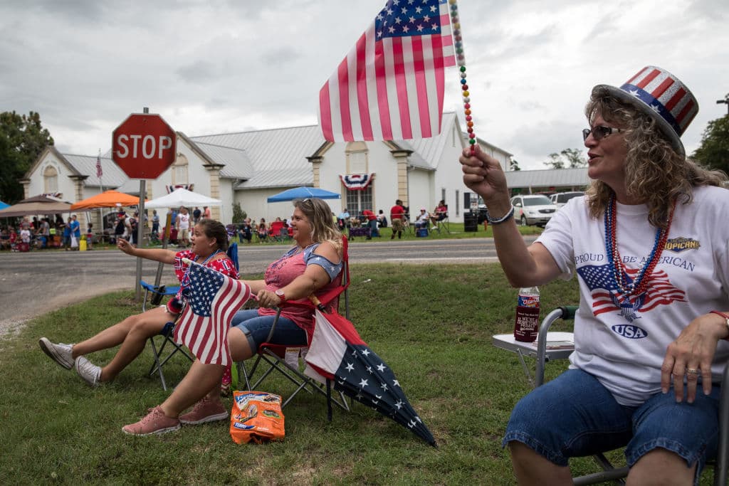Residentes salieron a las calles a ocupar los mejores lugares para disfrutar del tradicional desfile, evento que tuvo su primera edición en 1851 y es considerado uno de los más antiguos del país.
<br>
