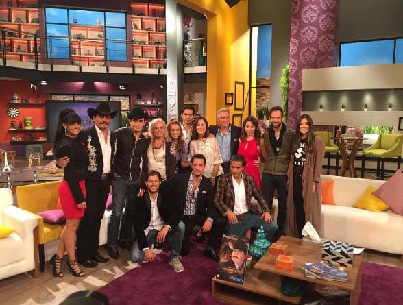 El gran elenco de "Por Siempre Joan Sebastian" se sintió como en casa.