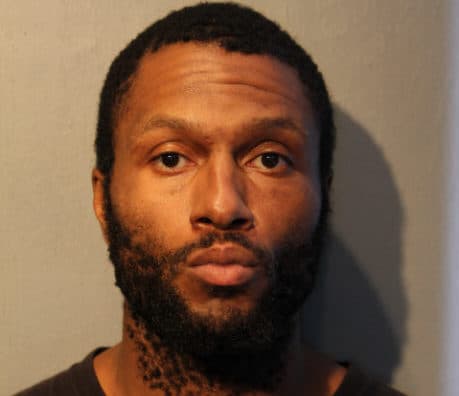 Según autoridades hombre es acusado de intento de asesinato contra una estudiante de DePaul