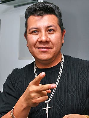 Cuando la popularidad del grupo K-Paz de la Sierra estaba en lo más alto, su vocalista, 
<b>Sergio Gómez, fue secuestrado y asesinado el 3 de diciembre de 2007</b>, luego de un concierto en Morelia, la capital de Michoacán.