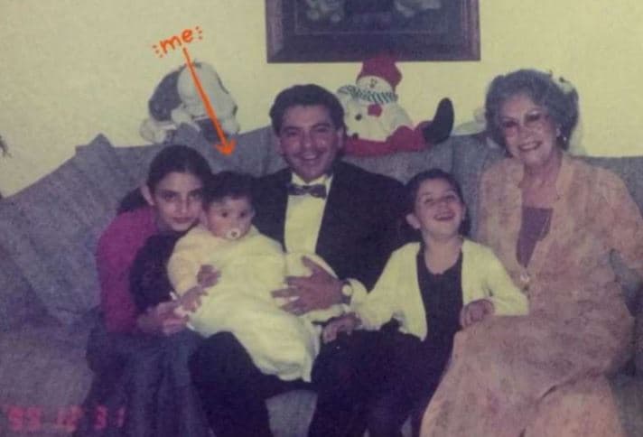 Chiara Aguilera también compartió otra imagen donde aparece Michelle Aguilera, su hermana mayor, y su padrastro Antonio Aguilera.