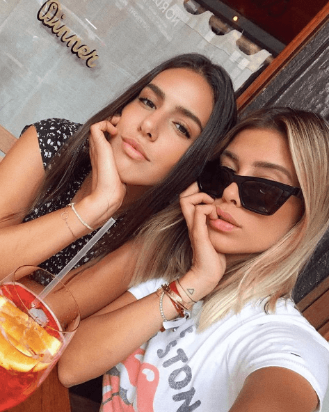 El hecho de nos compartir el mismo padre no afecta en lo absoluto la relación de hermanas de Michelle y Camila. Durante toda su vida se han sentido hermanas, mejores amigas y cómplices.