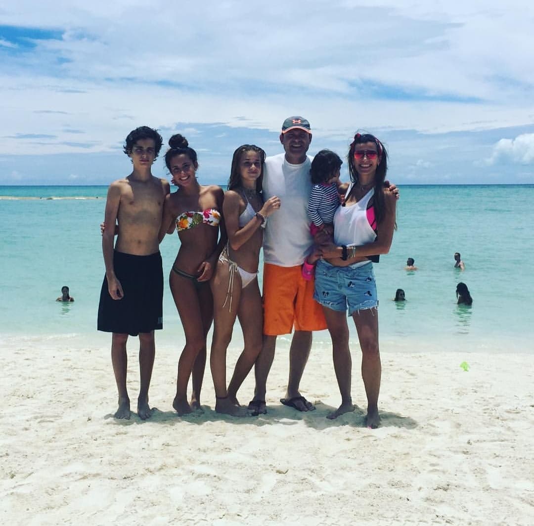 Ahora sigue su ejemplo y es feliz con sus cinco hijos.