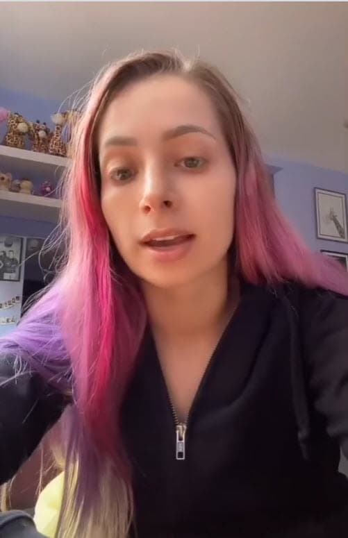 Ahora, 'YosStop' es compañera de la hija de la afamada actriz, quien continúa pagando sentencia por el crimen que cometió. 
<br>