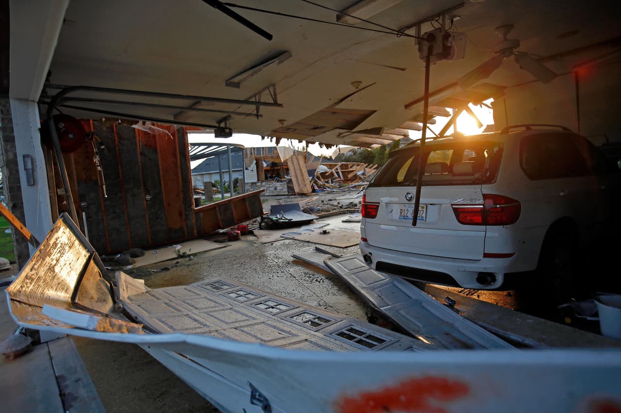 Al menos una docena de personas habrían resultado heridas, aunque no se reportaron muertos.