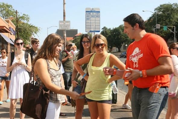Austin " Es barata, es "cool", tiene buena escena musical e "inspirará a los recién graduados a participar en el arte".