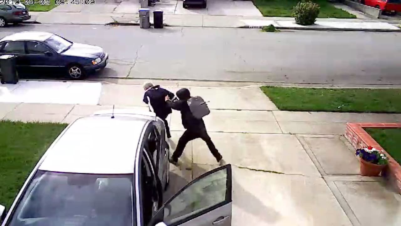 Robo violento: adolescente de 14 años golpea a anciano de San José para quitarle su automóvil