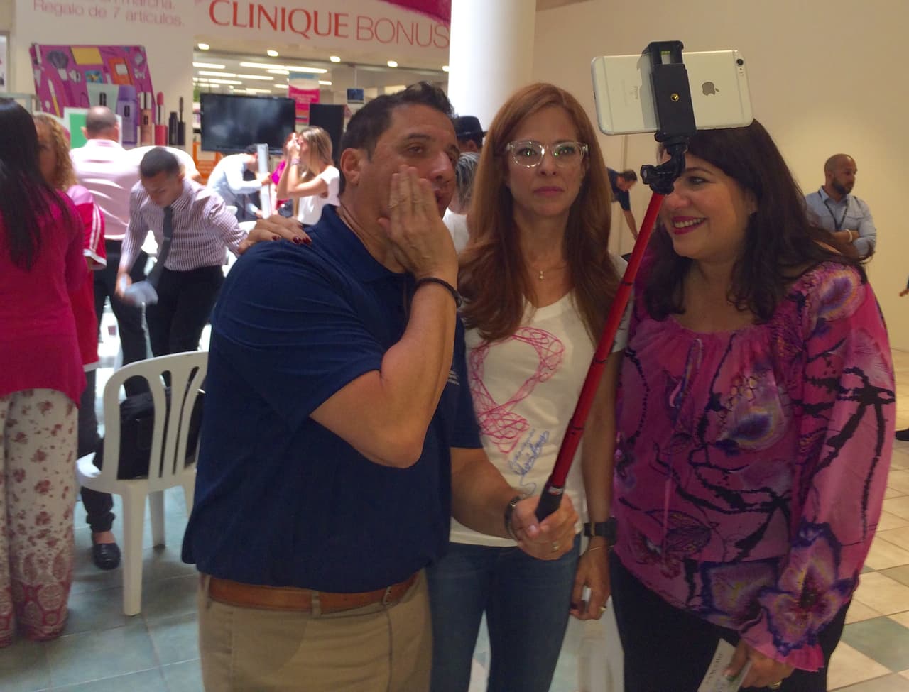 La destacada actriz y animadora Suzette Bacó, fue seleccionada Madrina Nacional de las Marchas 2016. Además, otros talentos y personajes de Univision Puerto Rico se unieron.