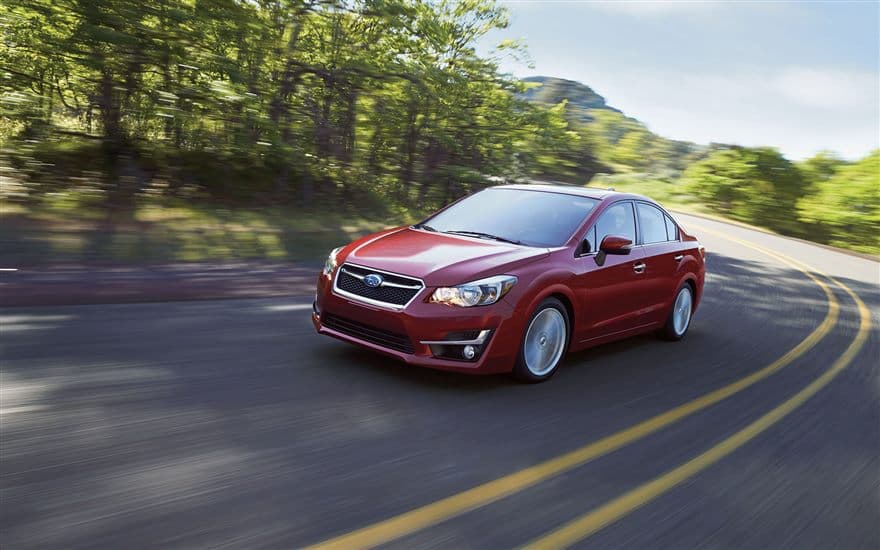 Mejor compacto: Subaru Impreza 2016. Las ventas del Impreza son una fracción de las de sus competidores en el segmento de los compactos. Esto es una lástima ya que el sedán de Subaru aparte de ofrecer calidad y espacio es sumamente seguro y es uno de los pocos en su categoría en ofrecer tracción total.