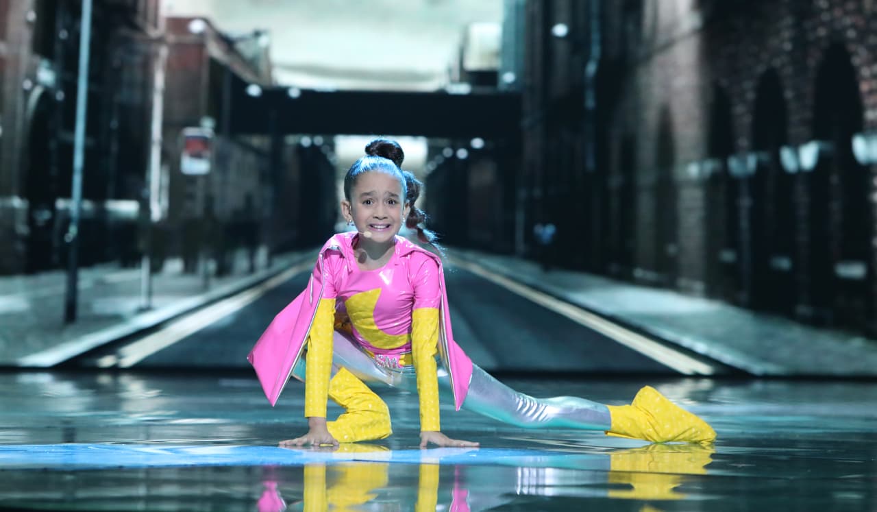 En su última participación, Lunarena nos presentó a Super Moon, una heroína dispuesta a dar un mensaje muy lindo. 
<b><a href="http://www.univision.com/shows/pequenos-gigantes/lunarena-es-super-moon-la-heroina-que-salvara-a-su-equipo-video">Mírala aquí.</a></b>