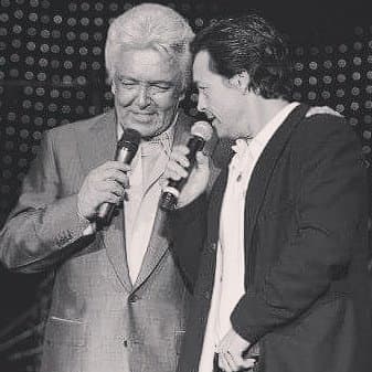 Arturo Vázquez, quien ha participado en telenovelas como ‘Y mañana será otro día’, ‘Dos hogares’ y ‘El privilegio de amar’ tiene la misma edad que Claudia, la recién reconocida hija de Alberto Vázquez.