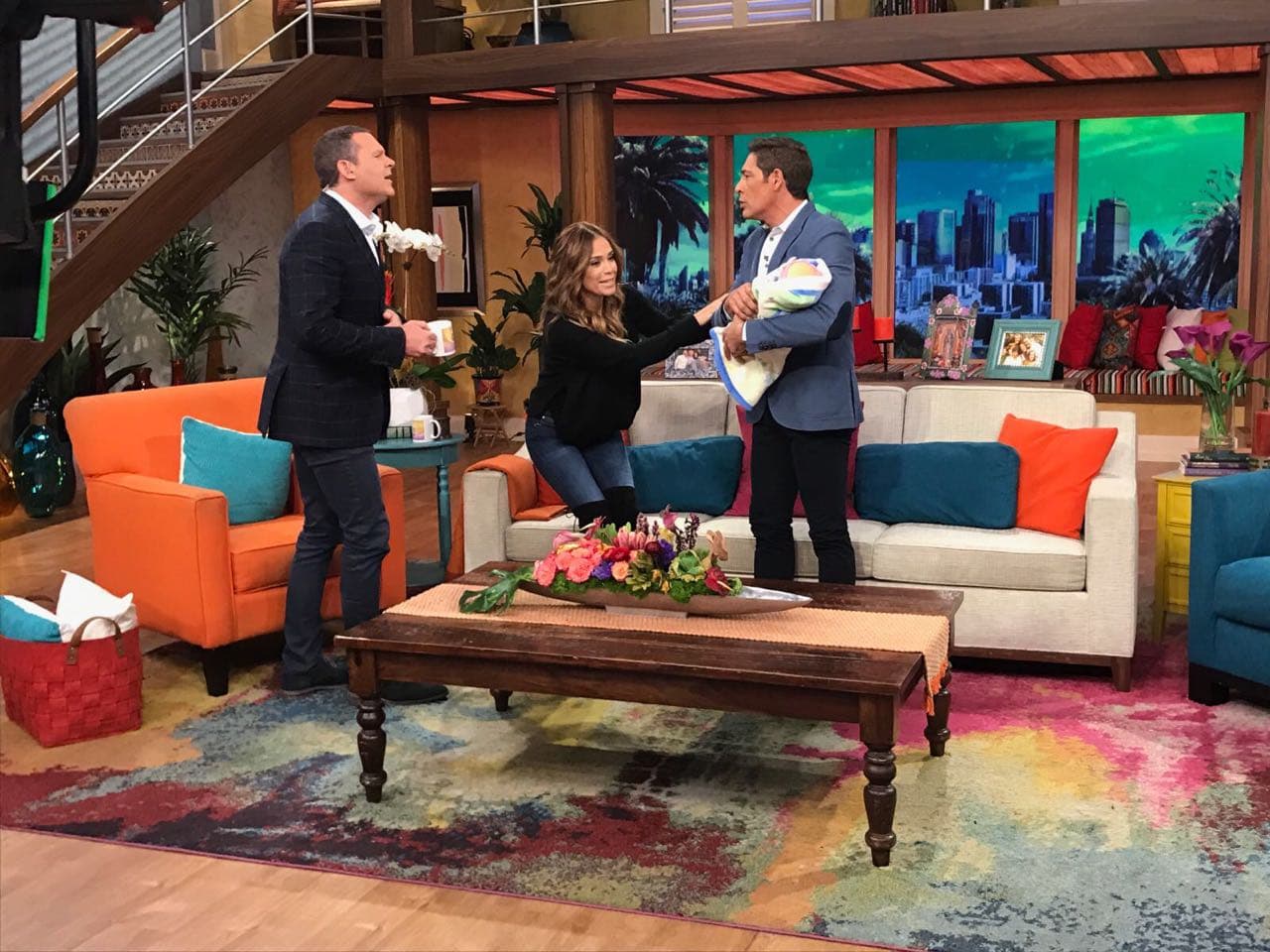 Johnny estaba feliz y estamos seguros será un excelente abuelo.