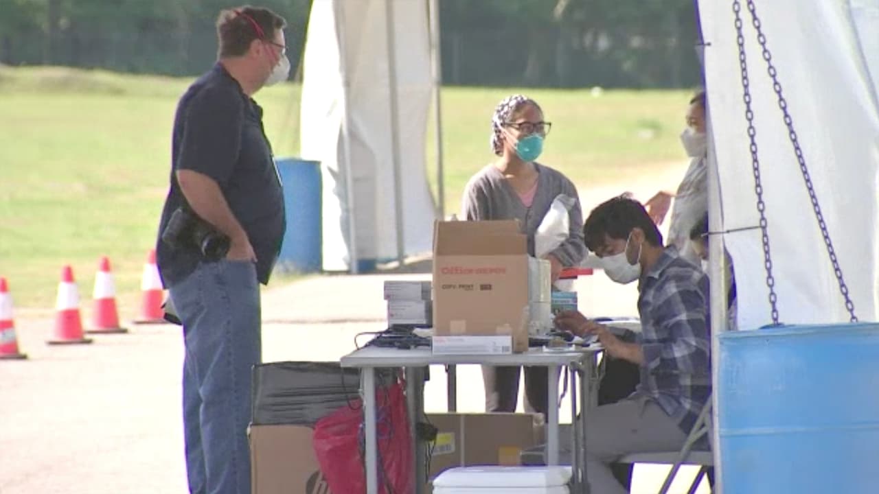 Beam estaba en el sitio de prueba de covid-19 ubicado en el estadio Pridgeon en 
<b><a href="https://www.google.com/maps/place/11355+Falcon+Rd,+Houston,+TX+77065/data=!4m2!3m1!1s0x8640d1e50e19978b:0x8364fdfd5300f8d5?sa=X&ved=2ahUKEwifuOKZ96D1AhX2TTABHXEFCf0Q8gF6BAgJEAE" target="_blank">11355 Falcon Road</a></b> en el noroeste del condado de Harris el 3 de enero.
<br>