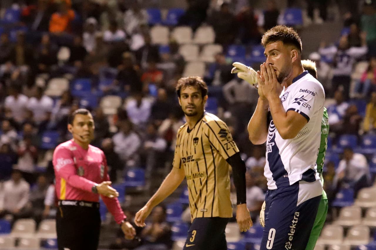 En la primera parte se presentó una jugada donde Lucas Cavallini remató dentro del área y Luis Quintana tapó el balón con la mano pero ni el árbitro, ni el Var intervinieron.