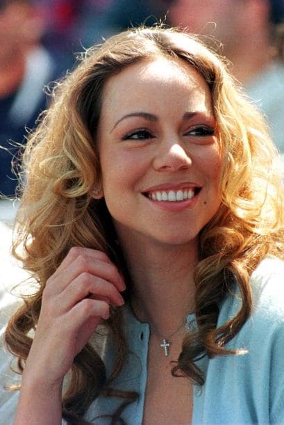 Mariah Carey fue su primer amor en la farándula. Aquí la cantante presencia uno de sus partidos en abril de 1998. Mira aquí los videos más chismosos.