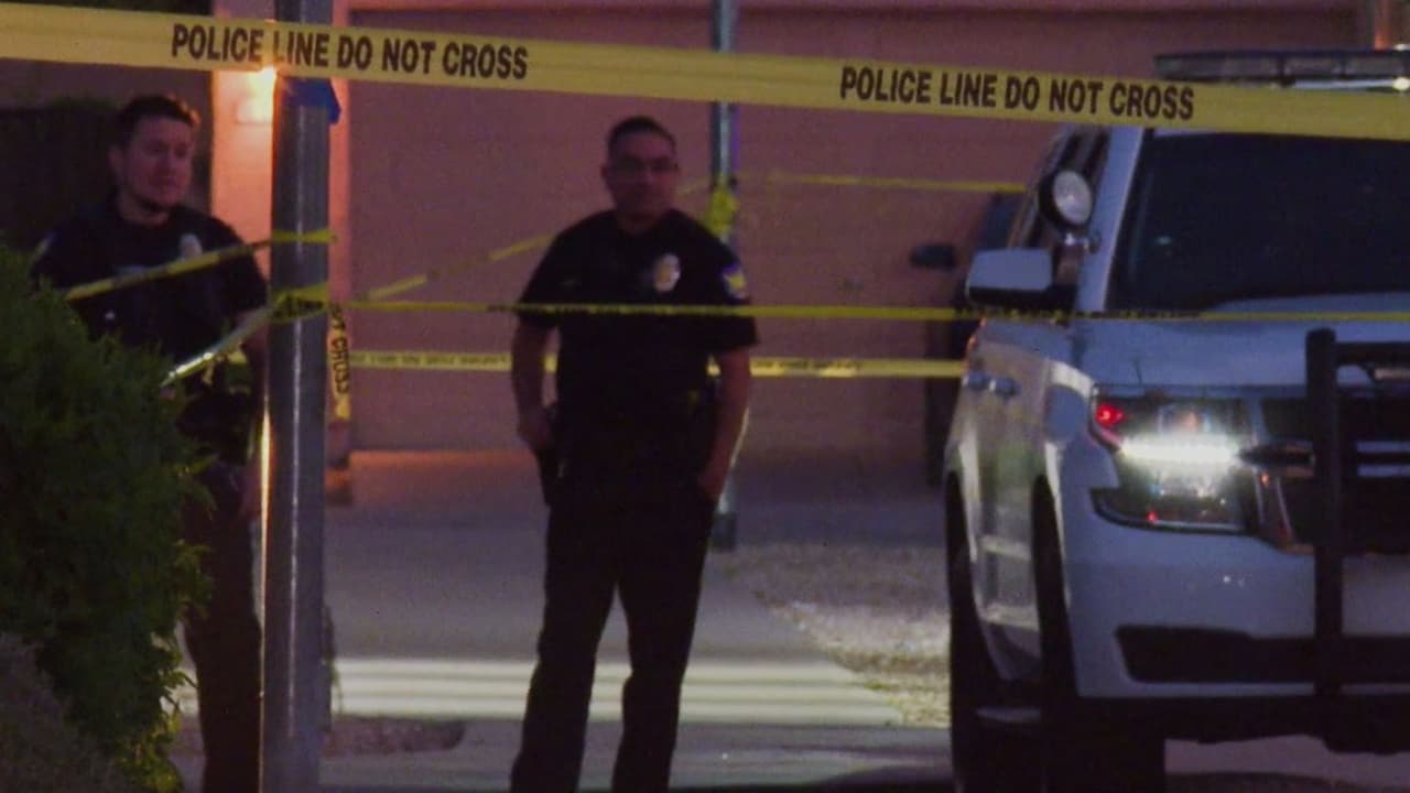 "Se desangró en el piso": Familia hispana acusa a la policía de disparar contra el hombre equivocado