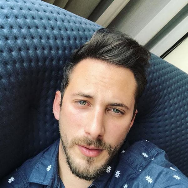 Sebastián no solo es actor, también tiene estudios en la licenciatura de Negocios Internacionales.